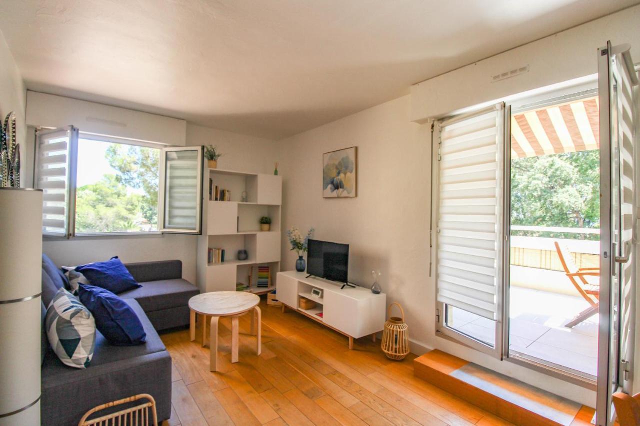 T2 Boulouris -st Raphael, 150 Metres De La Saint-Raphael (Var)