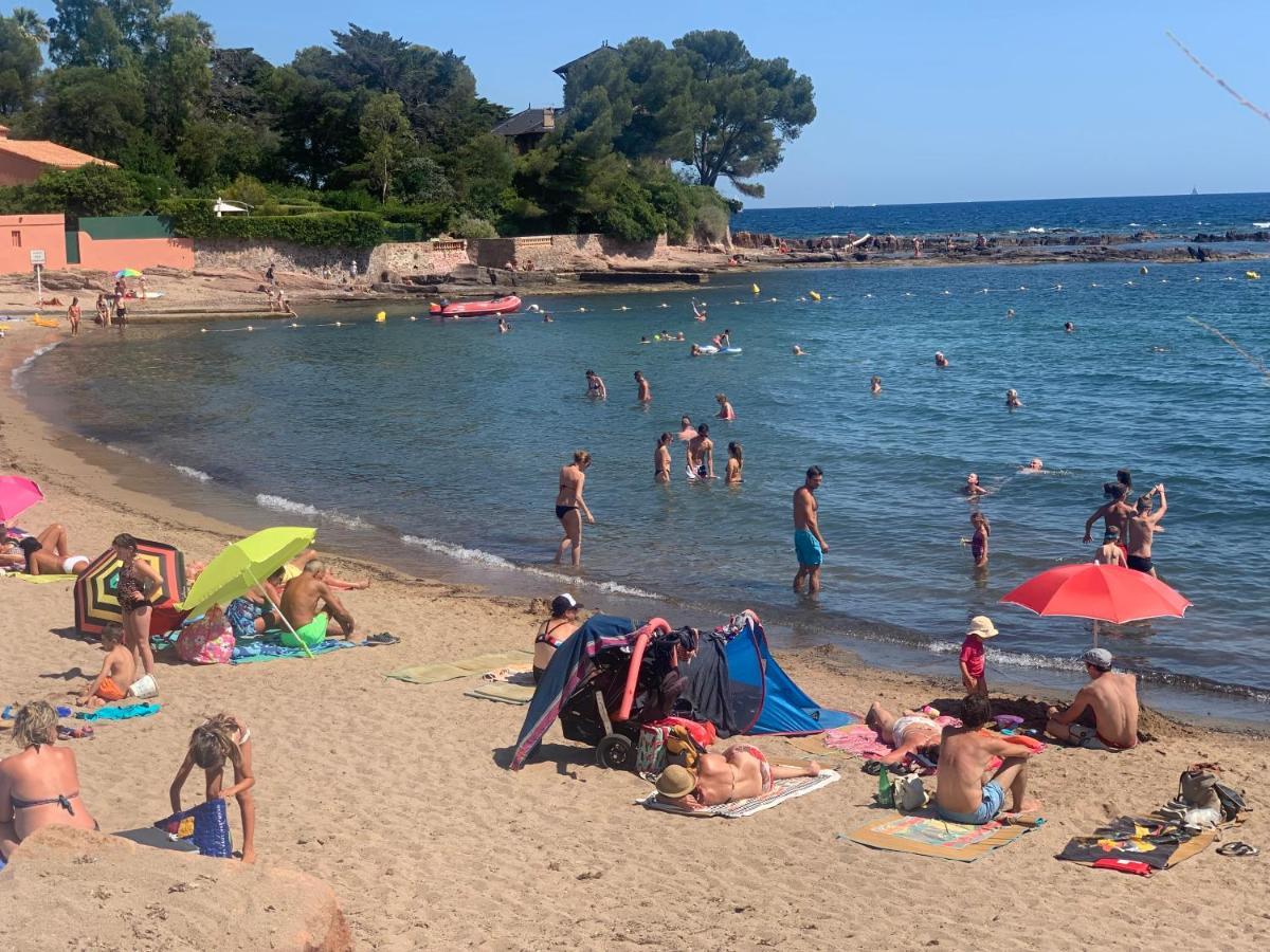 T2 Boulouris -st Raphael, 150 Metres De La Saint-Raphael (Var)