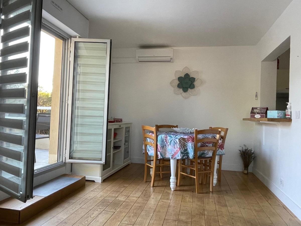 Apartment T2 Boulouris -st Raphael, 150 Metres De La *
